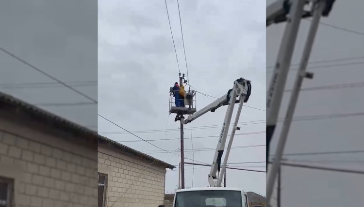 “Azərişıq” ASC leysan xarakterli yağışların yaratdığı fəsadları aradan qaldırmaq üçün 24 saatlıq gücləndirilmiş iş rejimində çalışır