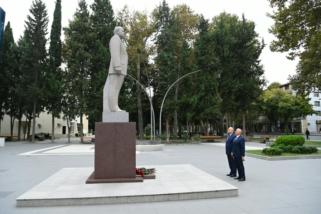 “Azərişıq” ASC-nin sədri Vüqar Əhmədov Goranboy, Mingəçevir və Yevlaxdan olan sakinlərlə görüşüb